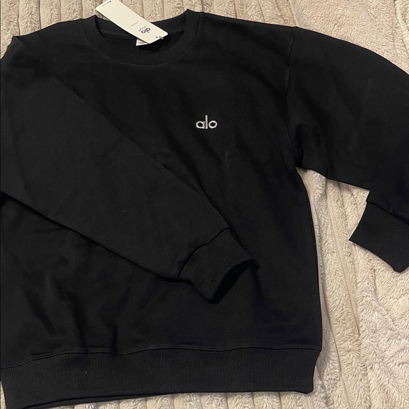 ALO Yoga women’s Classic Black Crewneck Sweater - Picture 3 of 4